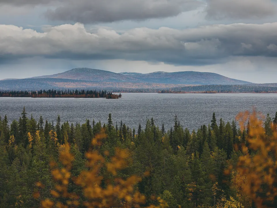 An overcast autumn view over Lake Onkamojärvi in Salla, with the Rohmoiva fells on the far shore